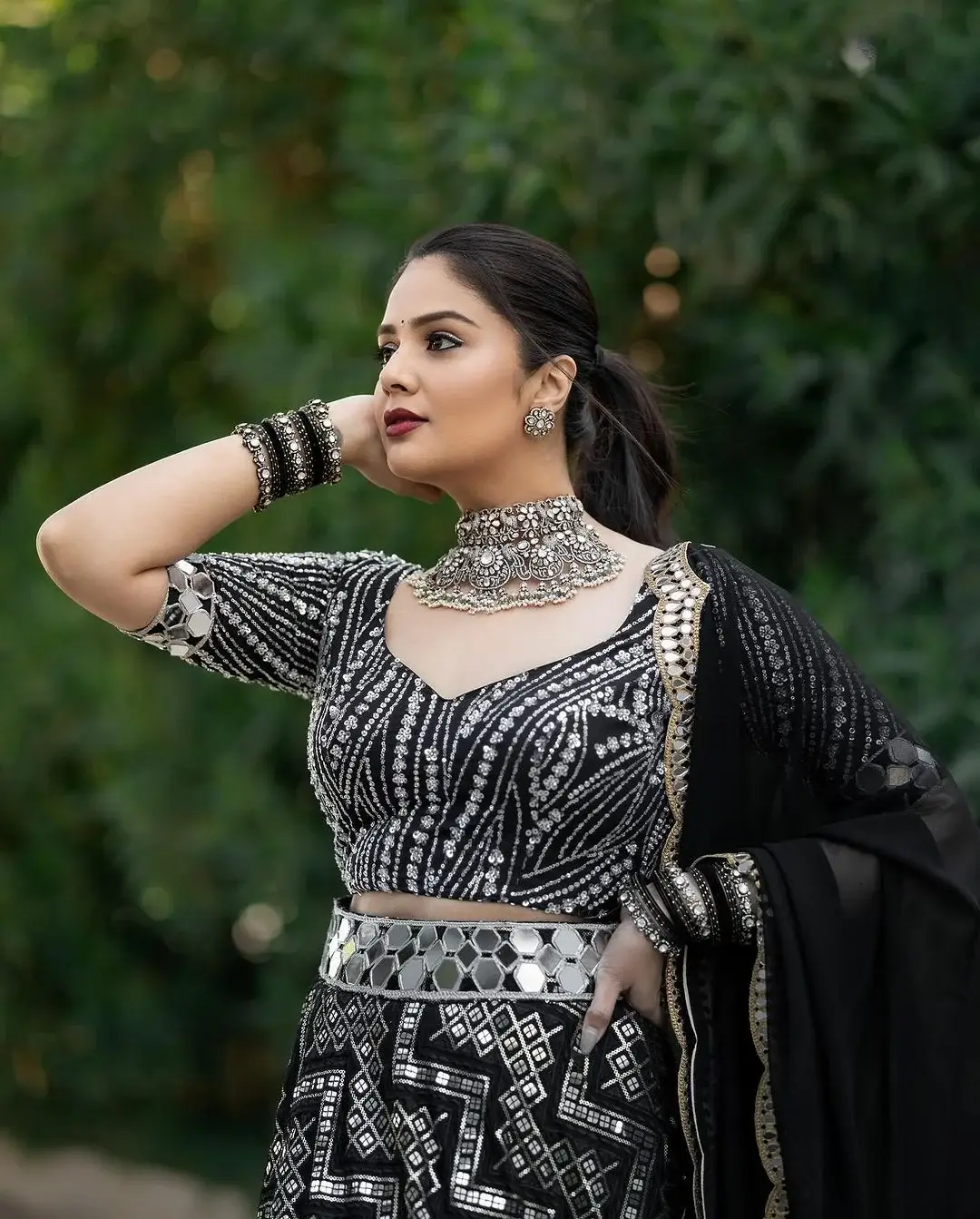 BEAUTIFUL INDIAN TV GIRL SREEMUKHI IN BLACK HALF SAREE 9